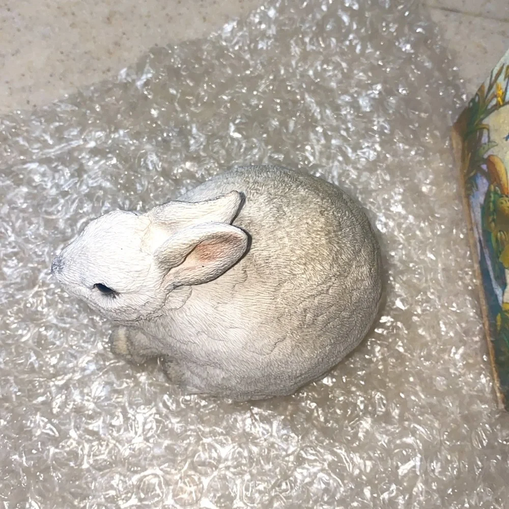 Easter basket bunny Stone critters vintage Ceramic white Easter bunny realistic - Picture 7 of 10
